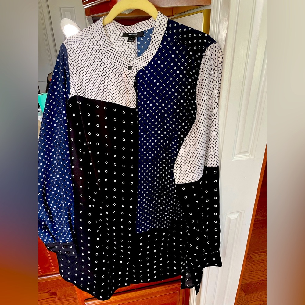 Beautiful tunic, rayon fabric brand new with tags